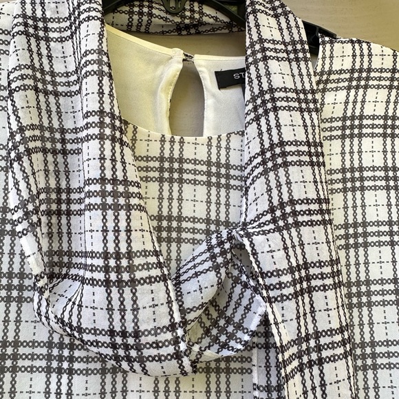 ST. JOHN
Sheer Prince of Wales Plaid Blouse - Picture 10 of 14